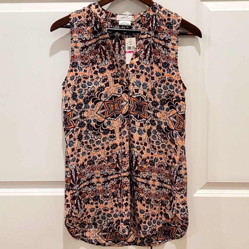 Van Heusen sleeveless top *NEW with tag on*